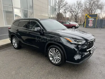 Toyota Highlander 2024 года за 33 000 000 тг. в Алматы – фото 4