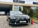 Lexus ES 250 2020 годаfor17 100 000 тг. в Астана