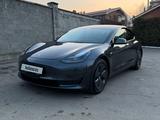 Tesla Model 3 2022 годаүшін20 990 000 тг. в Алматы – фото 2