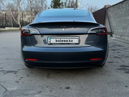 Tesla Model 3 2022 года за 20 990 000 тг. в Алматы – фото 8