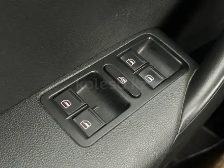 Volkswagen Polo 2018 года за 5 800 000 тг. в Актобе – фото 13
