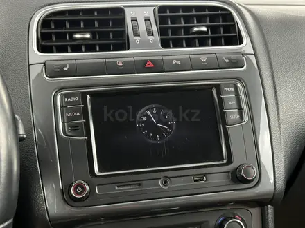 Volkswagen Polo 2018 года за 5 800 000 тг. в Актобе – фото 20