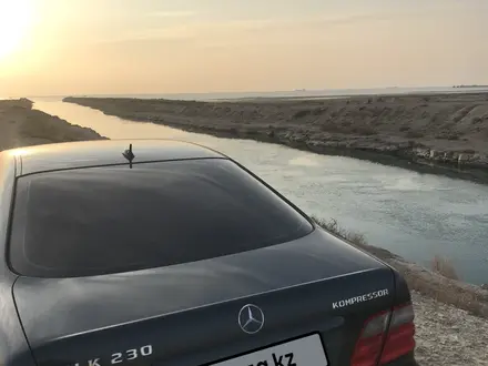 Mercedes-Benz CLK 230 2001 года за 3 000 000 тг. в Актау – фото 2