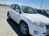 Toyota RAV4 2012 года за 8 000 000 тг. в Актобе – фото 2
