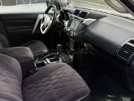 Toyota Land Cruiser Prado 2016 года за 18 400 000 тг. в Актобе – фото 22