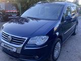 Volkswagen Touran 2007 года за 4 000 000 тг. в Темиртау – фото 2
