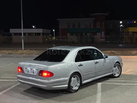 Mercedes-Benz E 320 1997 года за 3 650 000 тг. в Атырау – фото 3