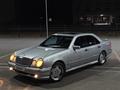 Mercedes-Benz E 320 1997 года за 3 650 000 тг. в Атырау – фото 2