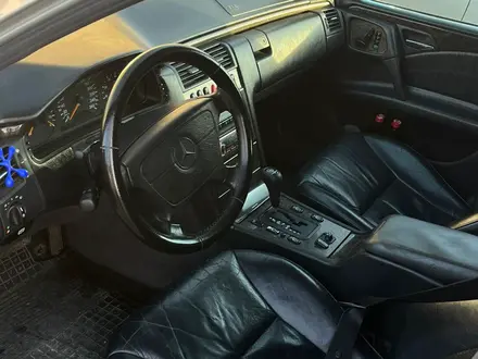 Mercedes-Benz E 320 1997 года за 3 650 000 тг. в Атырау – фото 6