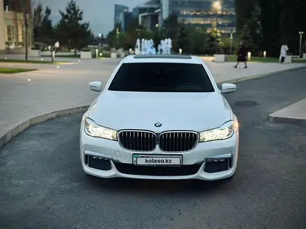 BMW 740 2017 года за 28 000 000 тг. в Актау