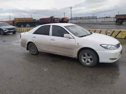 Toyota Camry 2003 года за 3 500 000 тг. в Актобе – фото 2