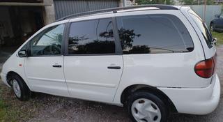 Volkswagen Sharan 1996 года за 1 280 000 тг. в Алматы