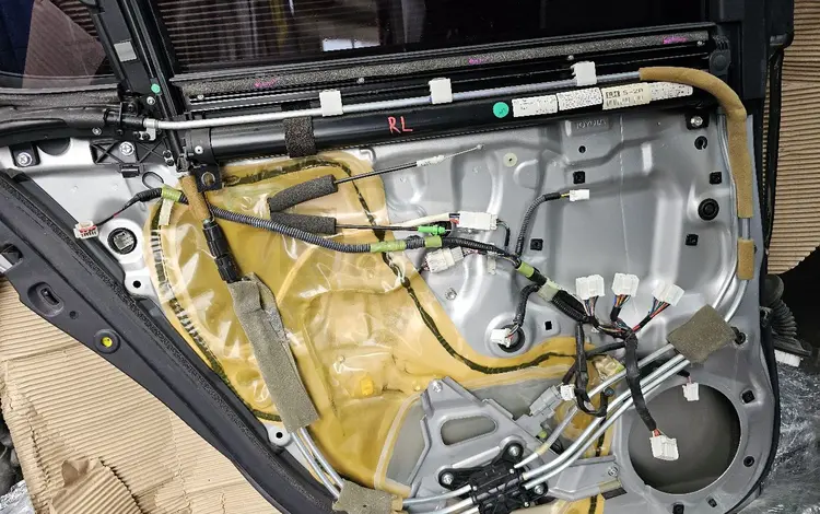Шторки дверние ls460 за 12 000 тг. в Алматы