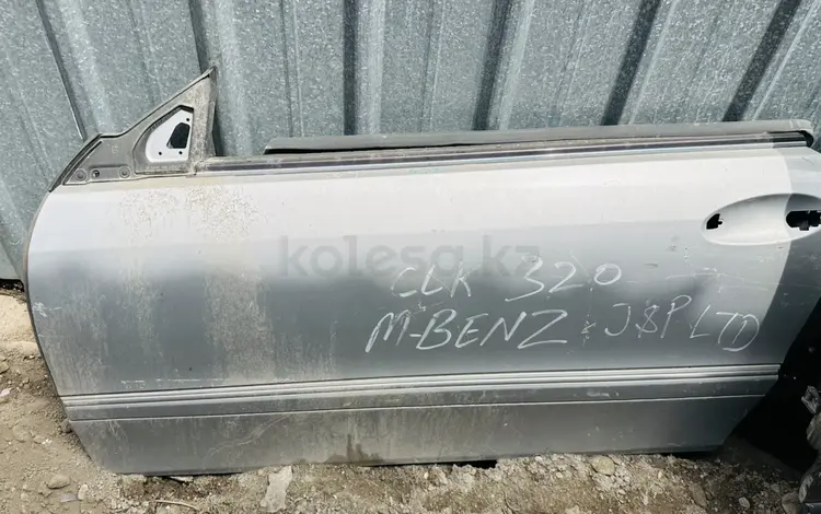 W209 CLK320 передний левый дверь за 30 000 тг. в Алматы