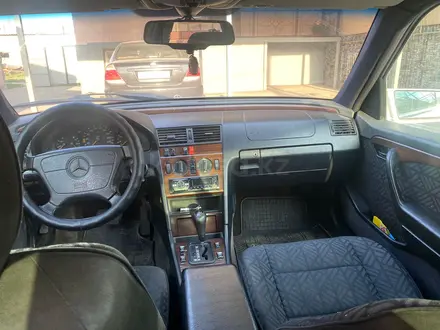 Mercedes-Benz C 200 1995 года за 2 100 000 тг. в Алматы – фото 7