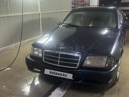 Mercedes-Benz C 180 1996 года за 1 200 000 тг. в Караганда