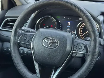 Toyota Camry Luxe 2023 года за 18 190 000 тг. в Кокшетау – фото 18