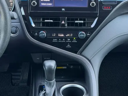 Toyota Camry Luxe 2023 года за 18 190 000 тг. в Кокшетау – фото 17