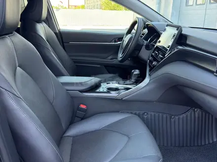 Toyota Camry Luxe 2023 года за 18 190 000 тг. в Кокшетау – фото 15