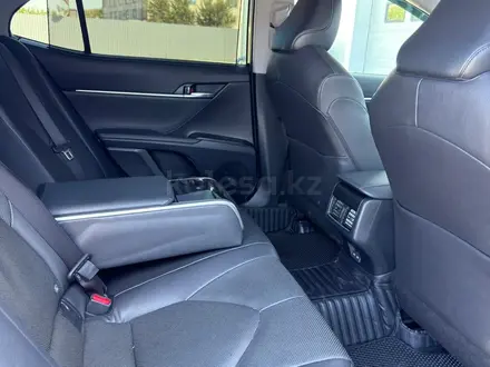 Toyota Camry Luxe 2023 года за 18 190 000 тг. в Кокшетау – фото 14