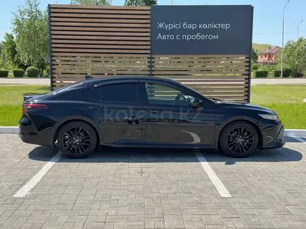 Toyota Camry Luxe 2023 года за 18 190 000 тг. в Кокшетау – фото 7