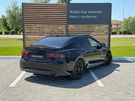 Toyota Camry Luxe 2023 года за 18 190 000 тг. в Кокшетау – фото 6