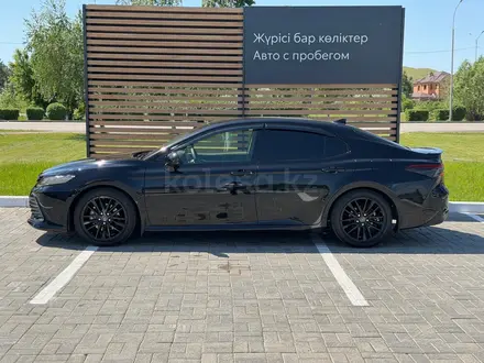 Toyota Camry Luxe 2023 года за 18 190 000 тг. в Кокшетау – фото 2
