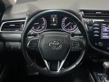 Toyota Camry 2020 года за 10 700 000 тг. в Алматы – фото 13
