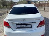 Hyundai Solaris 2015 года за 6 000 000 тг. в Актобе – фото 2