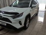 Toyota RAV4 2022 года за 19 000 000 тг. в Уральск – фото 2