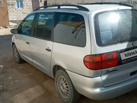 Volkswagen Sharan 1996 года за 1 300 000 тг. в Жосалы – фото 4