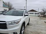 Toyota Highlander 2015 года за 10 990 000 тг. в Актау – фото 2