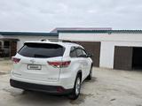 Toyota Highlander 2015 года за 10 990 000 тг. в Актау – фото 4