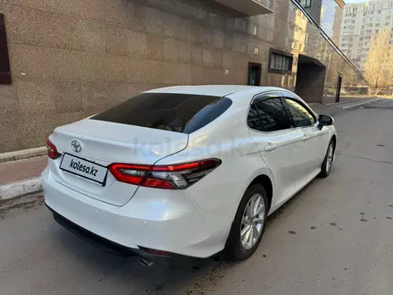 Toyota Camry 2023 года за 19 200 000 тг. в Астана – фото 3