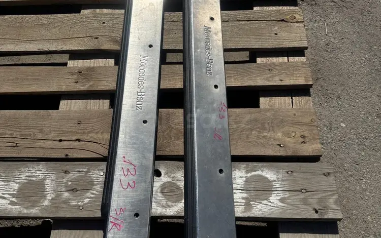 Накладка на порог Mercedes-Benz Vito W638 за 20 000 тг. в Алматы