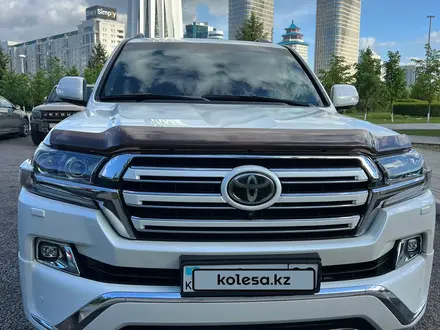 Toyota Land Cruiser 2017 года за 37 000 000 тг. в Астана