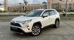 Toyota RAV4 2020 года за 13 500 000 тг. в Астана