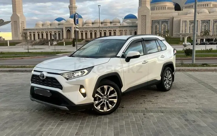 Toyota RAV4 2020 года за 13 500 000 тг. в Астана
