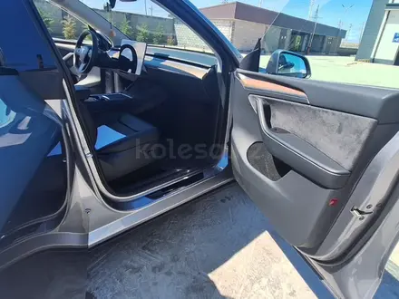 Tesla Model Y 2023 года за 22 500 000 тг. в Алматы – фото 32