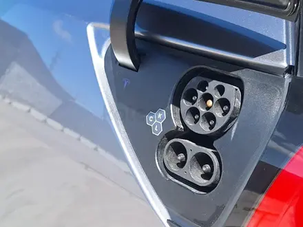 Tesla Model Y 2023 года за 22 500 000 тг. в Алматы – фото 36