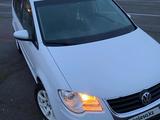 Volkswagen Touran 2009 года за 4 000 000 тг. в Шымкент – фото 4