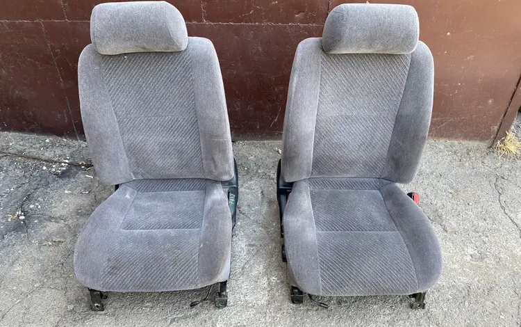 Передние сиденья на А32 за 50 000 тг. в Алматы