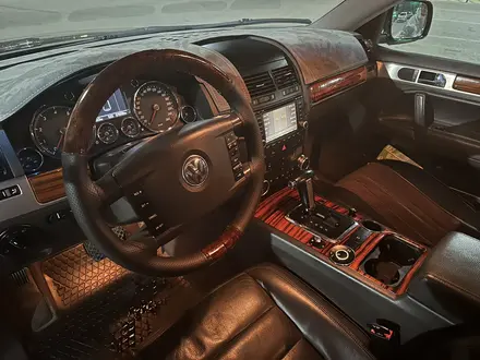 Volkswagen Touareg 2006 года за 7 500 000 тг. в Актобе – фото 6