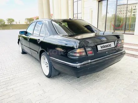 Mercedes-Benz E 320 2001 года за 3 900 000 тг. в Атырау – фото 11