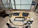 TOYOTA LAND CRUISER 300 бампер крыло решетка дверь юбилейная за 90 000 тг. в Алматы – фото 3