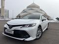 Toyota Camry 2020 года за 11 850 000 тг. в Астана