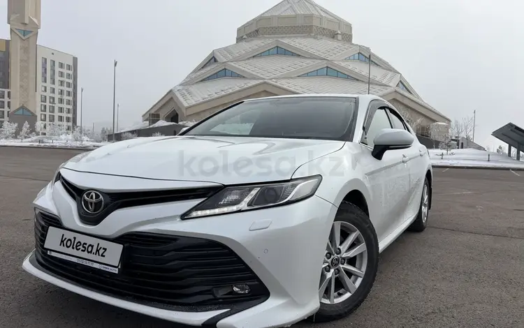 Toyota Camry 2020 года за 11 850 000 тг. в Астана