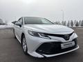 Toyota Camry 2020 года за 11 850 000 тг. в Астана – фото 2