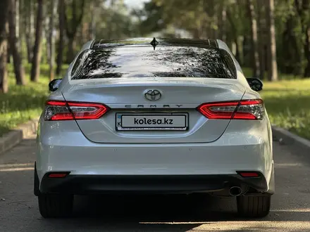 Toyota Camry 2021 года за 16 500 000 тг. в Алматы – фото 4