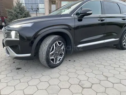Hyundai Santa Fe 2021 года за 14 800 000 тг. в Актобе – фото 2